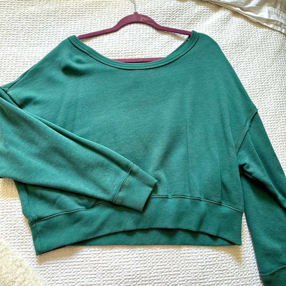 AMERICAN EAGLE off the shoulder crew. Size small